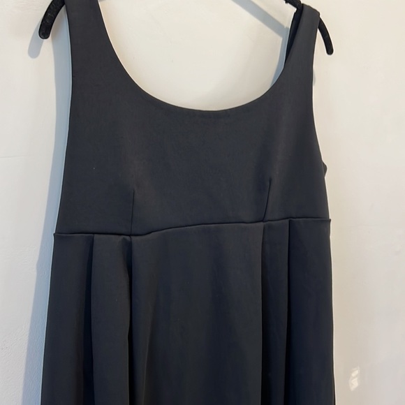 Gap maternity size M scoop neck simple black dress - Picture 2 of 9